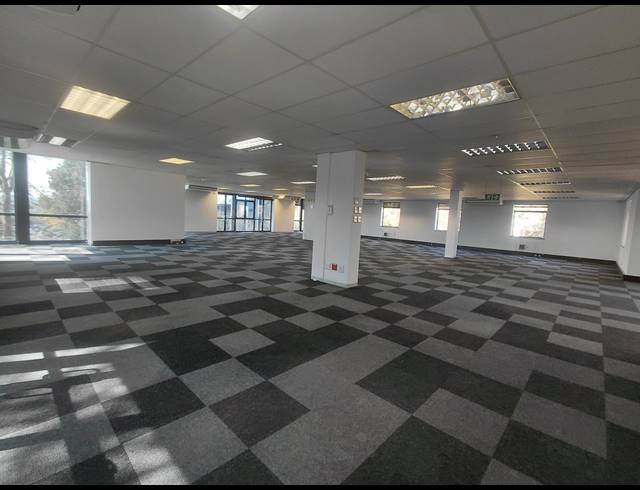 724M² OFFICE TO LET IN BRYANSTON